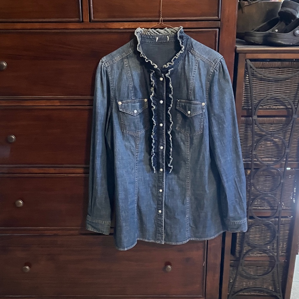 3/$45 Women’s Denim Ruffle Shirt Jacket size XL
